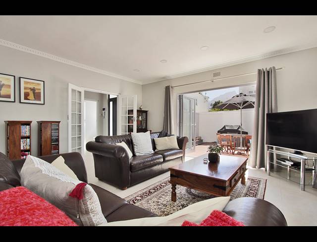 3 BEDROOM TOWNHOUSE TO LET IN KENILWORTH UPPER